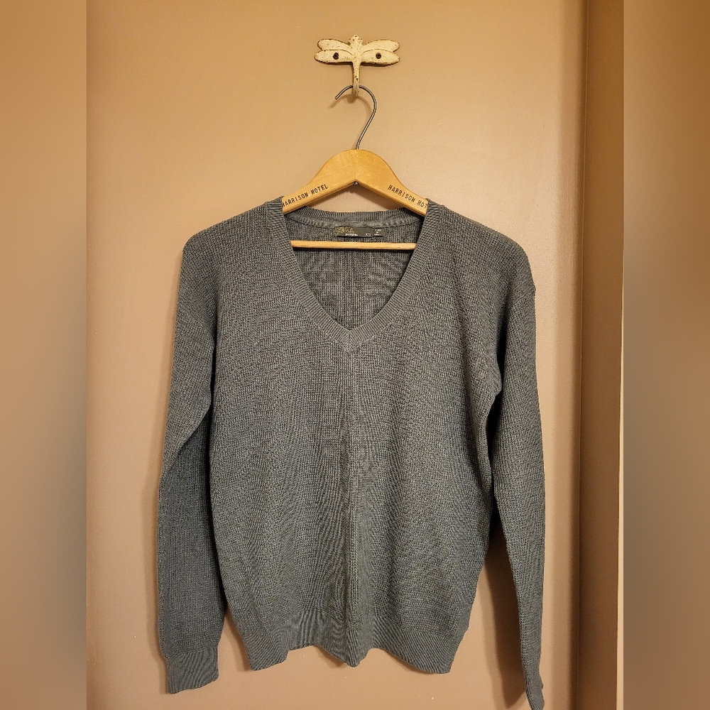 Prana. V-neck merino cotton waffle knit sweater. Sage green. Wm XS.  NWOT